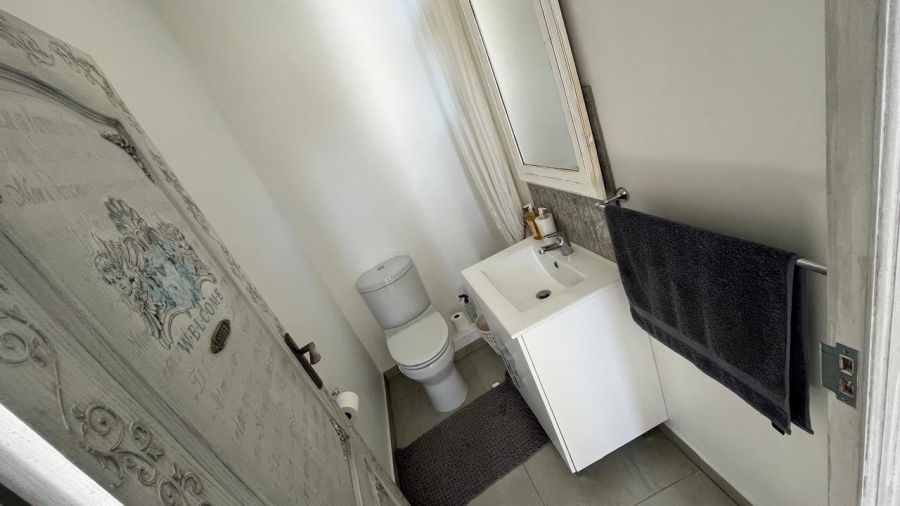 3 Bedroom Property for Sale in Wavecrest Eastern Cape